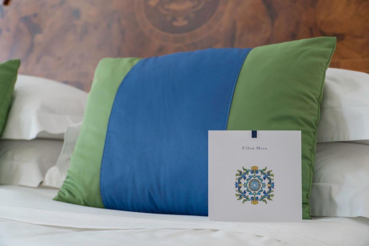 Grand Hotel La Favorita Sorrento Bagian luar foto A pillow menu at a hotel
