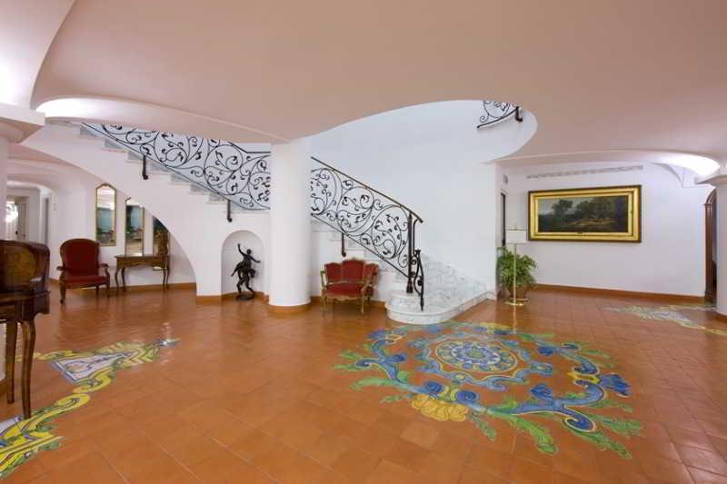 Grand Hotel La Favorita Sorrento Bagian luar foto Interior of the residence