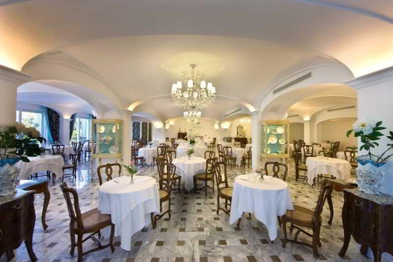 Grand Hotel La Favorita Sorrento Bagian luar foto Restaurant