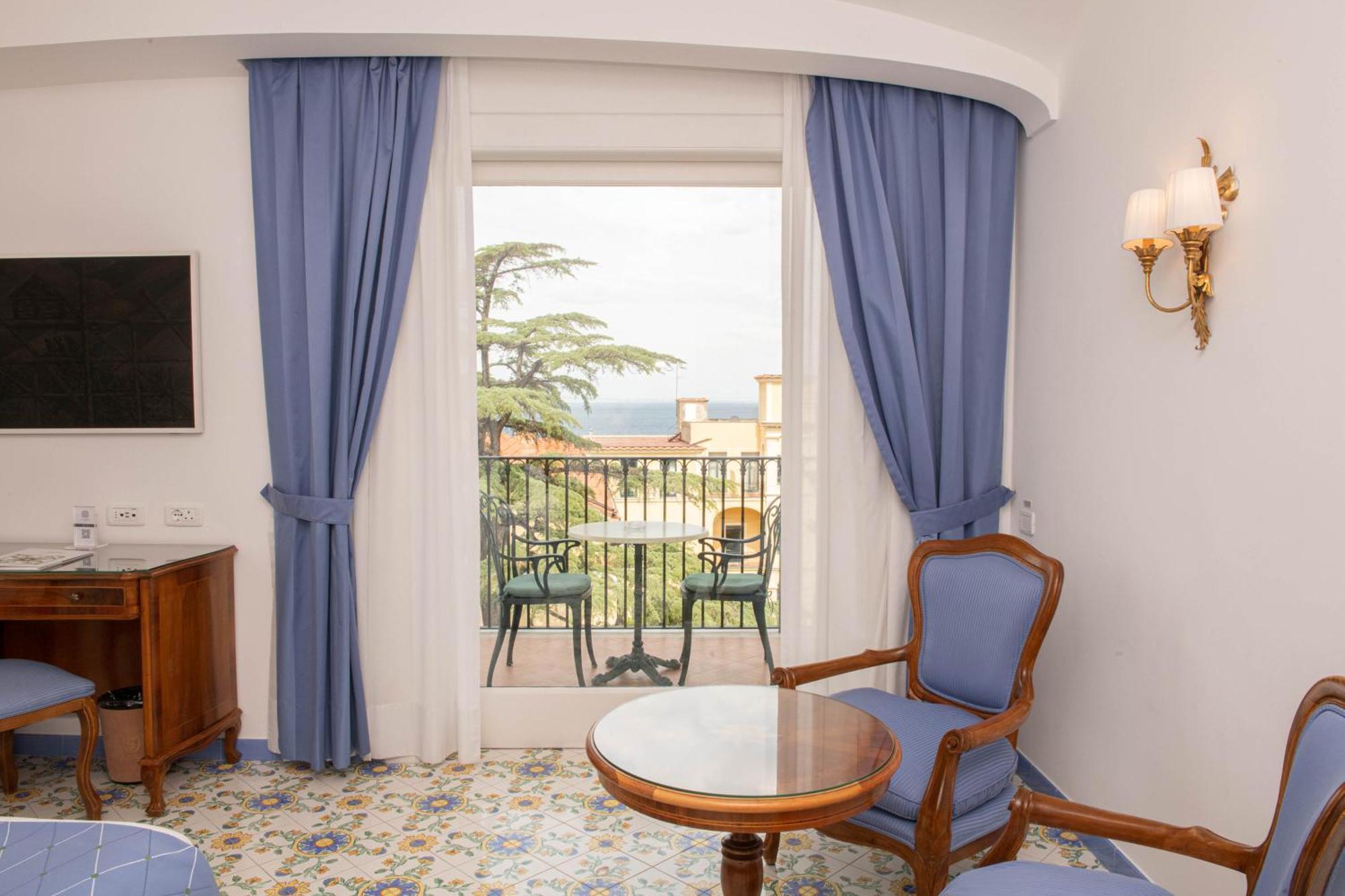 Grand Hotel La Favorita Sorrento Bagian luar foto