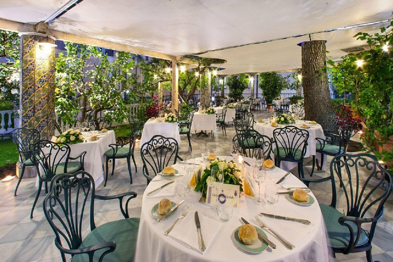 Grand Hotel La Favorita Sorrento Bagian luar foto The Pergola