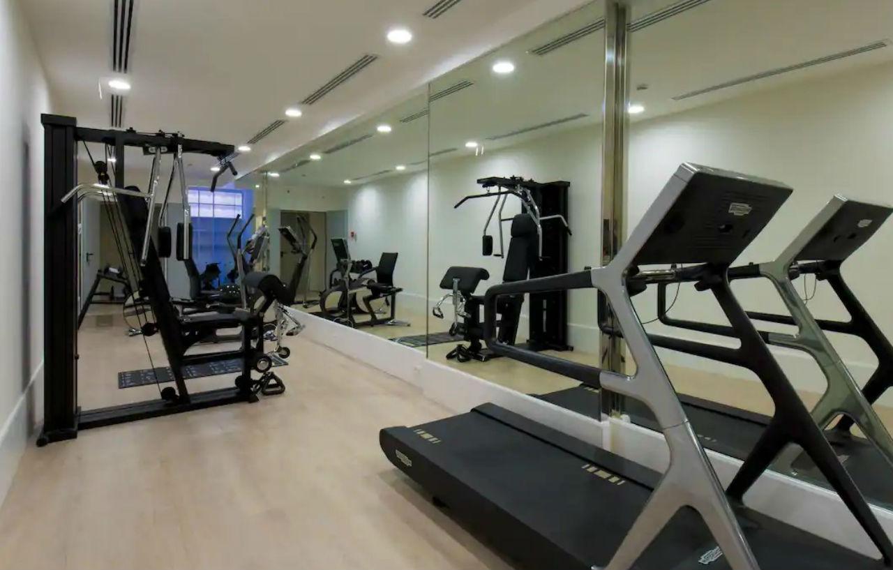 Grand Hotel La Favorita Sorrento Bagian luar foto A gym in a hotel
